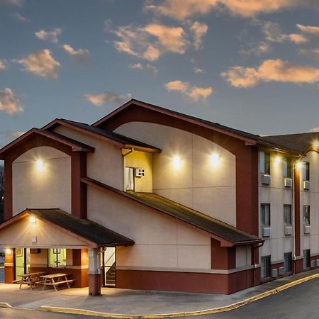 Super 8 By Wyndham Waynesburg Otel Dış mekan fotoğraf