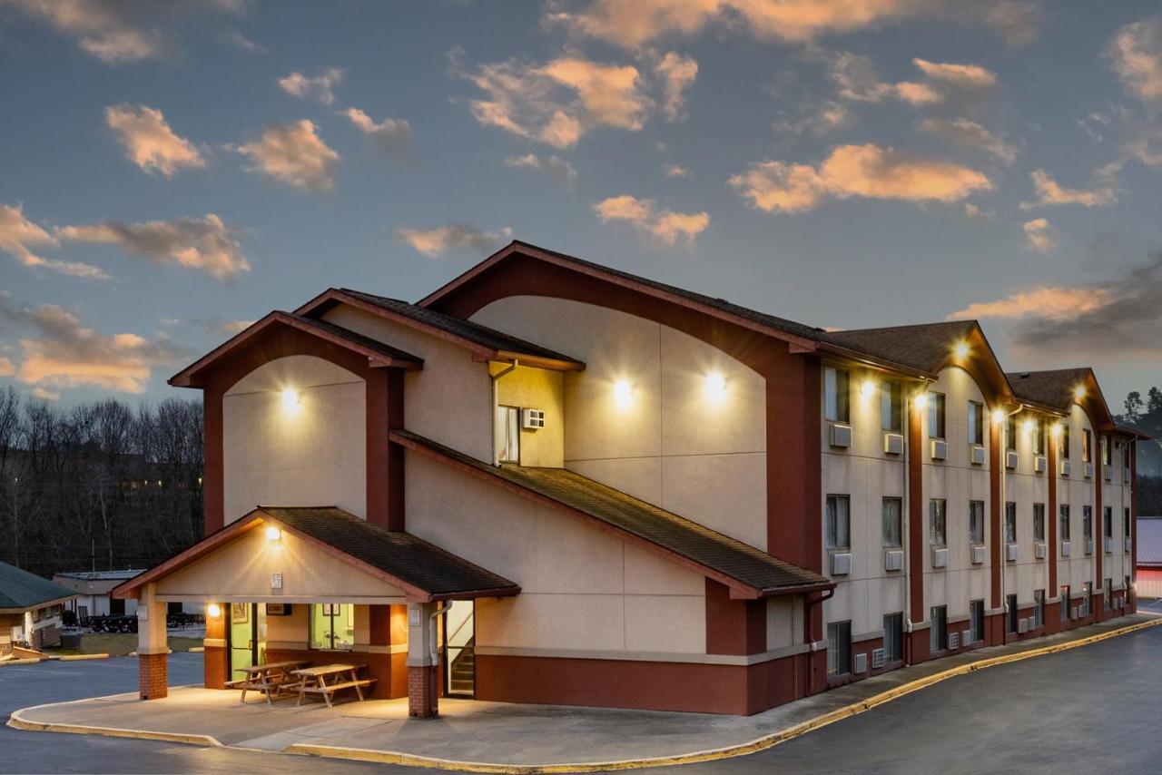 Super 8 By Wyndham Waynesburg Otel Dış mekan fotoğraf