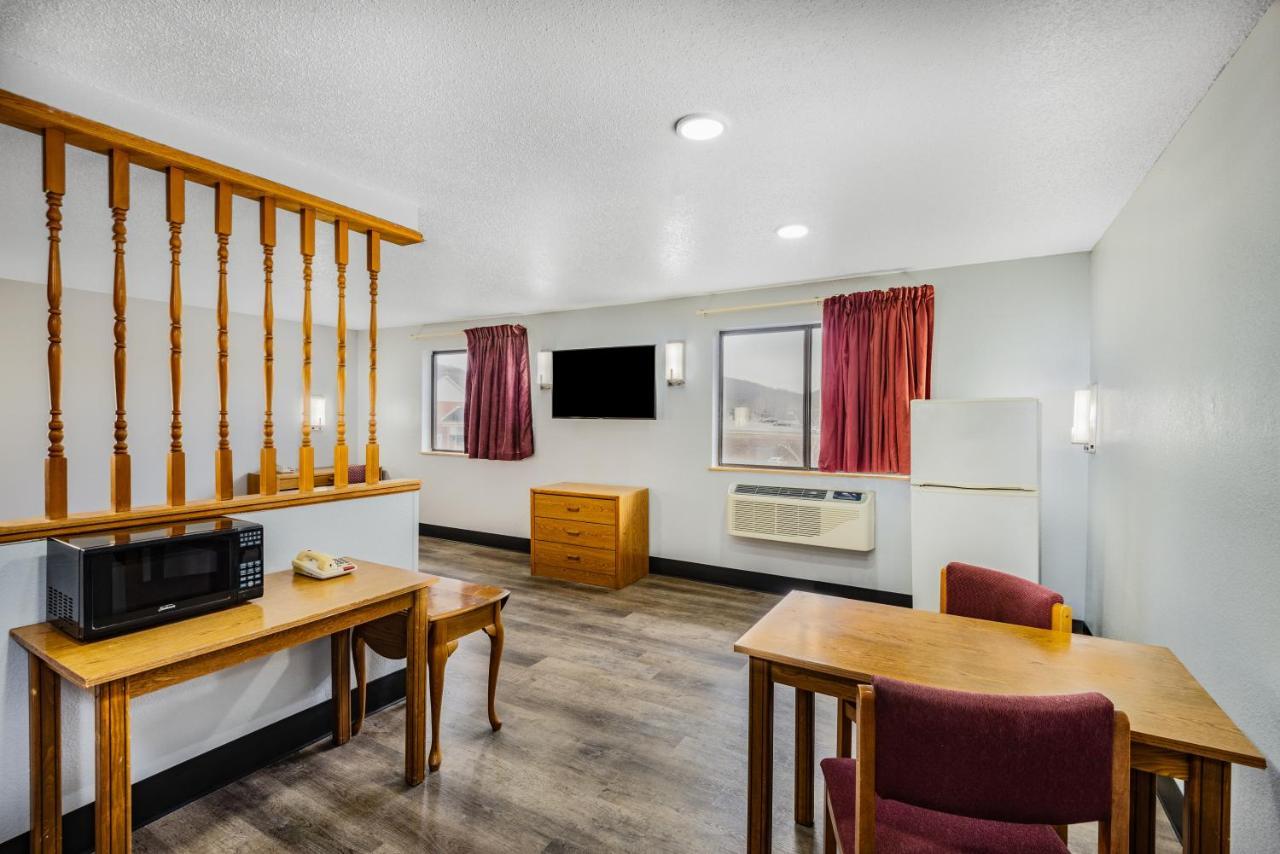 Super 8 By Wyndham Waynesburg Otel Dış mekan fotoğraf